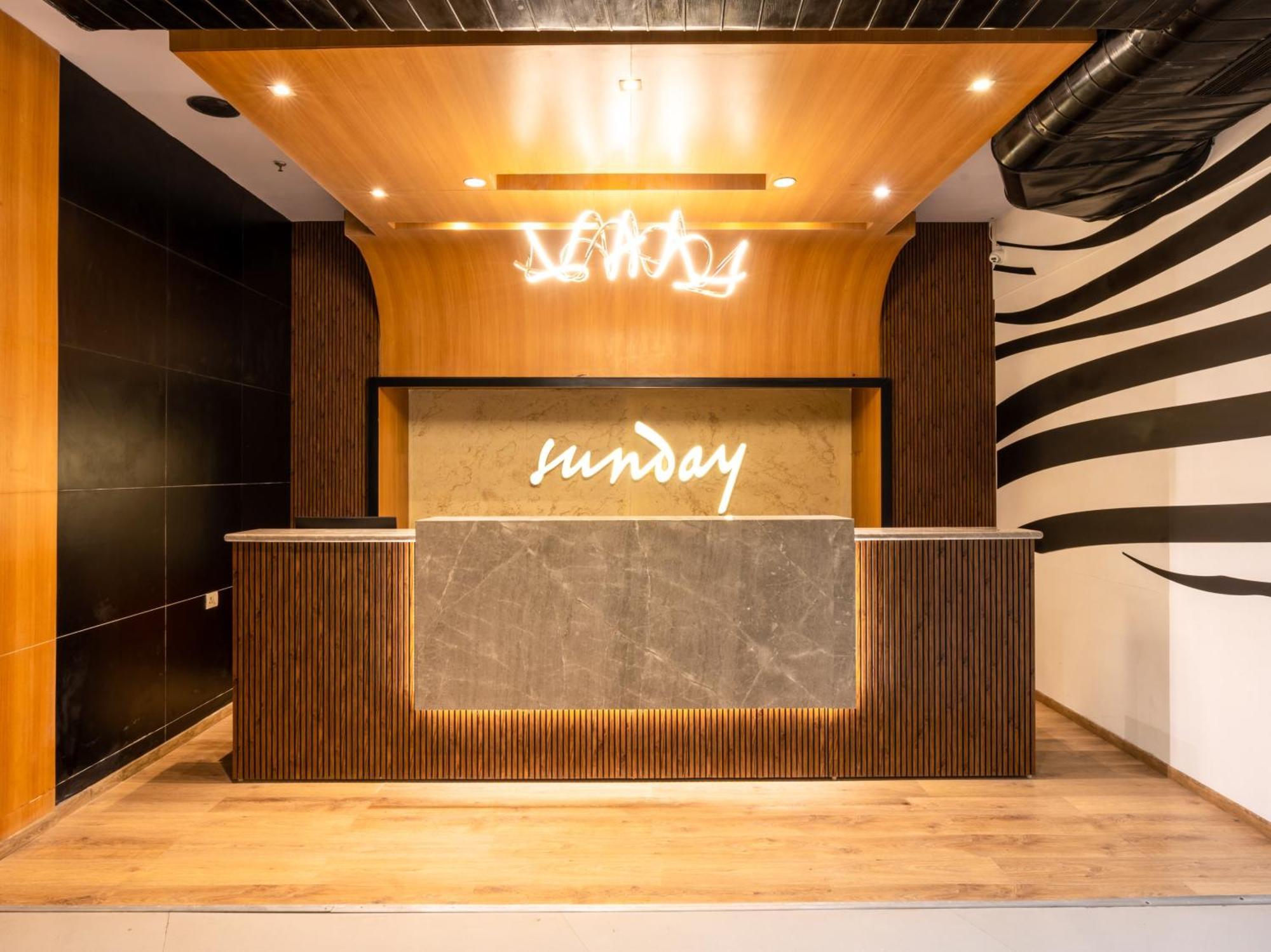 Sunday Hotel Chandigarh Zirakpur Bagian luar foto
