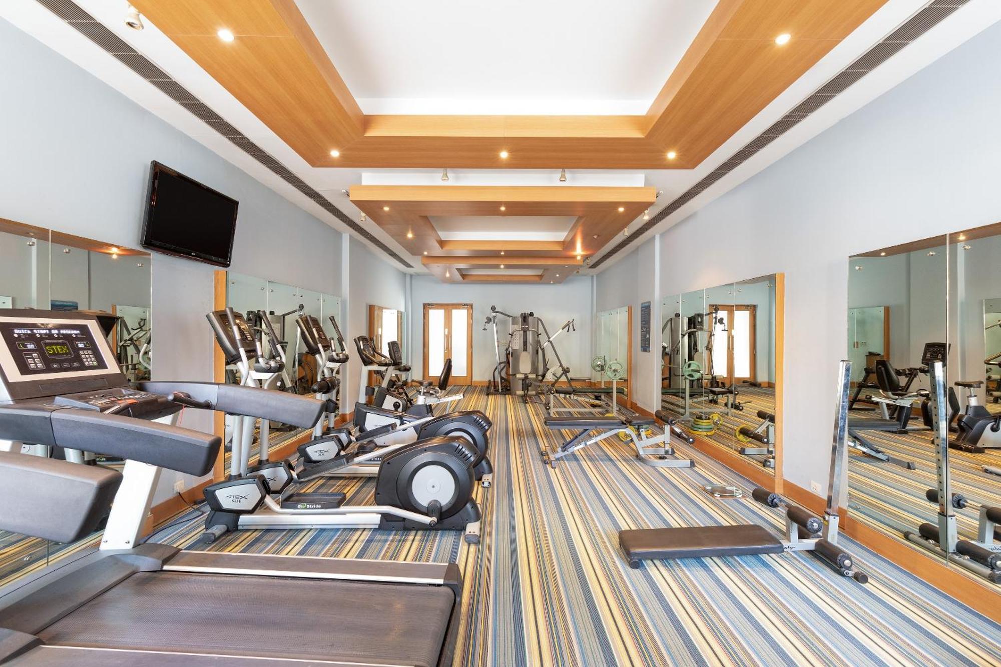 Sunday Hotel Chandigarh Zirakpur Bagian luar foto